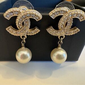 CHANEL Gold and Pearl Drop Earrings